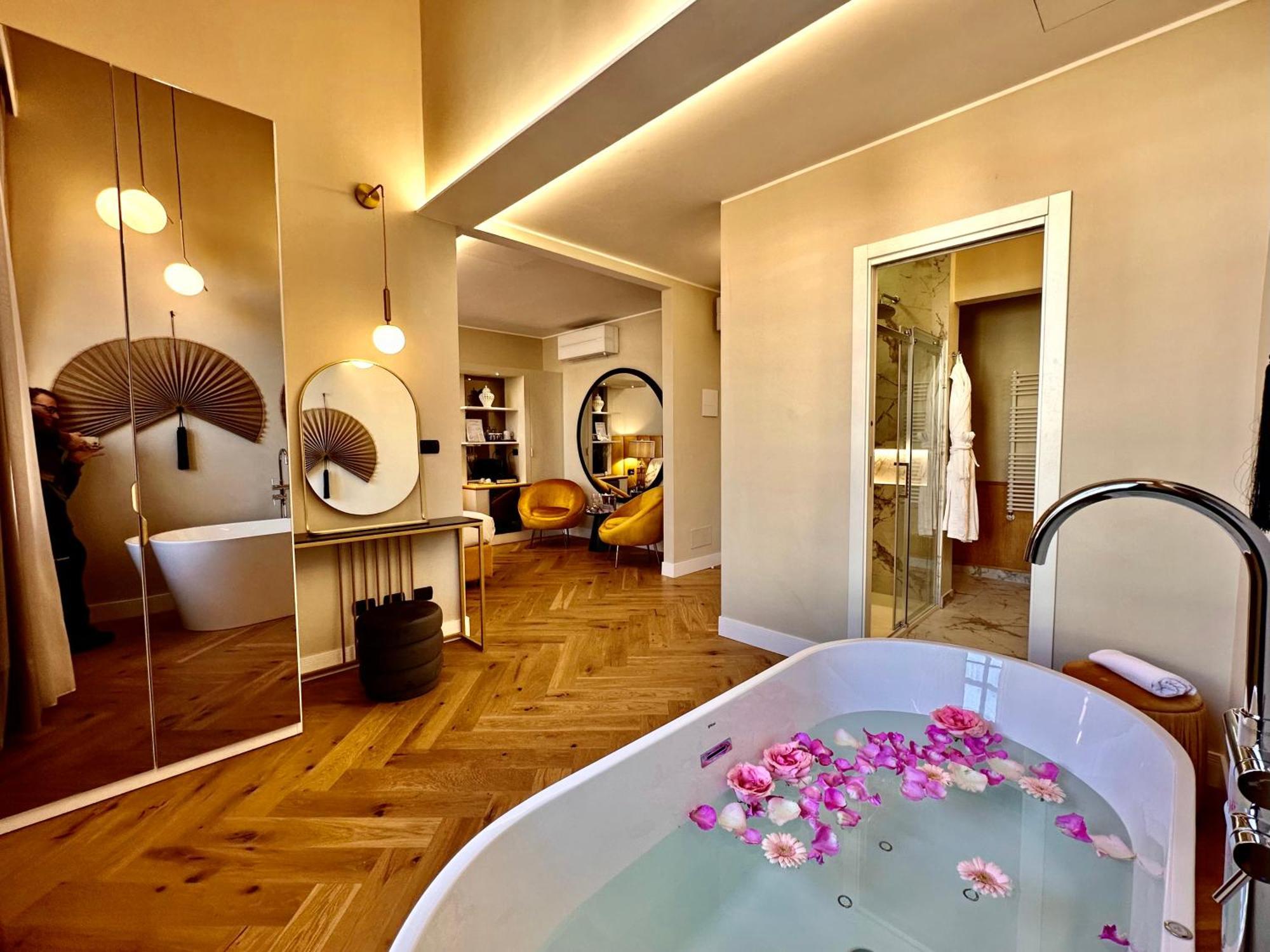 King Suite Spa Bath,1539983575:JPEG